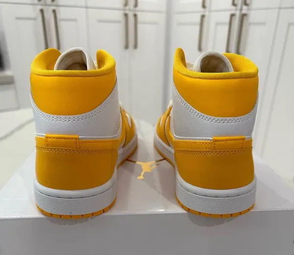 Jordan 1 Mid University Gold - Image 4