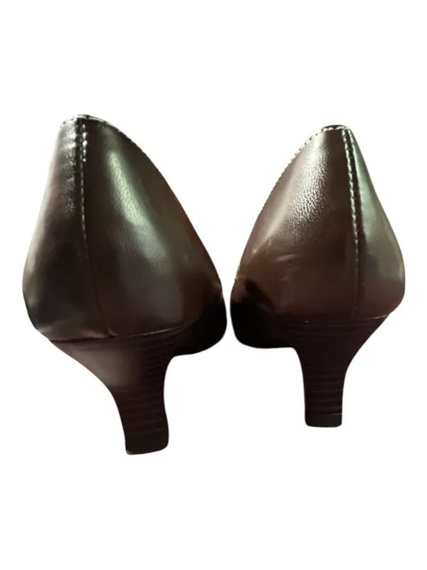 Size 7 loafers kitten heel Classic Brown Leatherette Womens Loafers vintage - Image 4