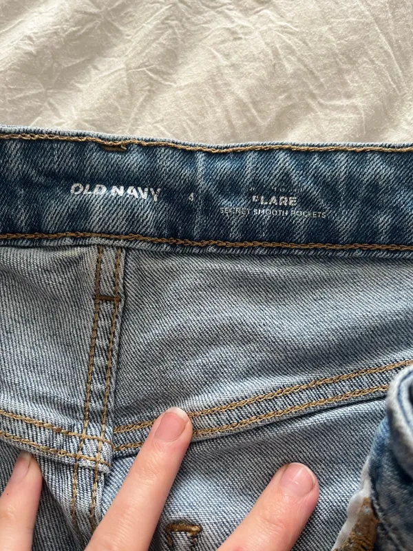 Old Navy Jeans High-Rise Flare - Image 3