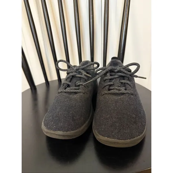 AllBirds black on black classic wool running sneaker size 9 - Image 5