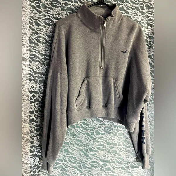 Hollister Cropped Turtle Neck Half Zip Sweater Women’s size Large - Image 2