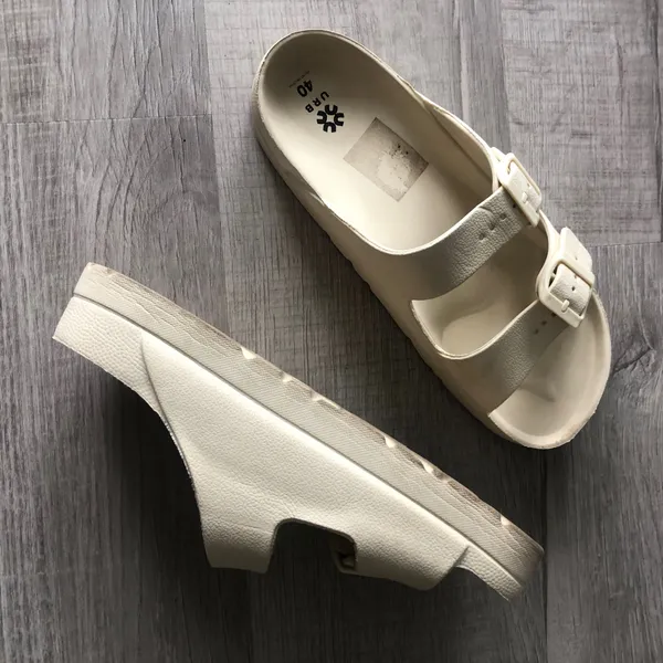 URB sandals . Cream . Size 9/10 Tan - Image 7