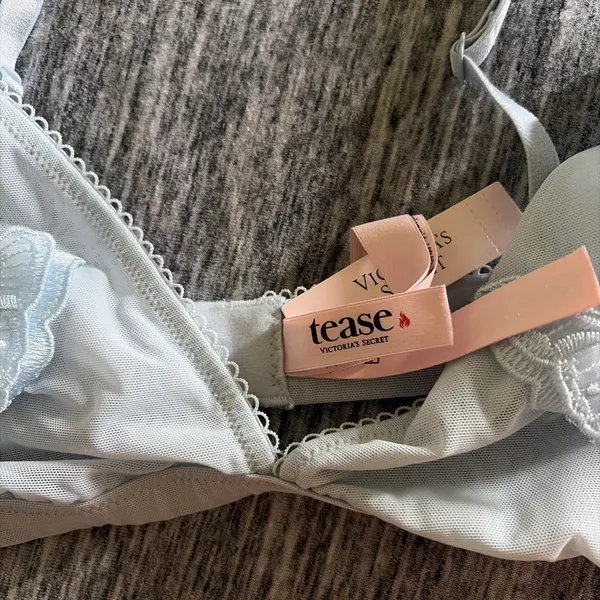 Victoria's Secret Bra - Image 5