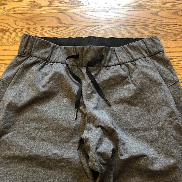 Lululemon On The Fly Pant 28” Heathered Black - Image 4