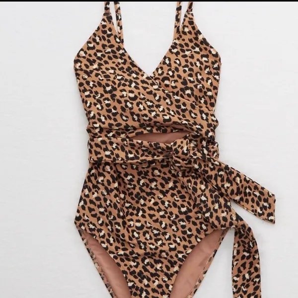 Aerie leopard print one piece swimsuit size medium - Image 2