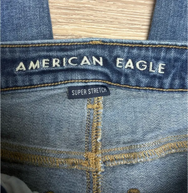 American Eagle Outfitters High-Waisted Jeans - Image 4