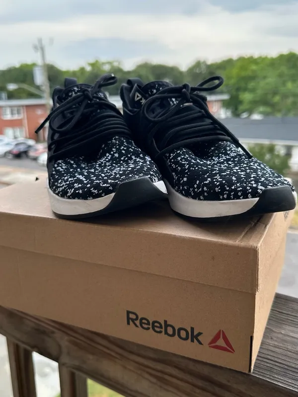 Reebok Black & White Speckled Knit Sneakers - Image 4