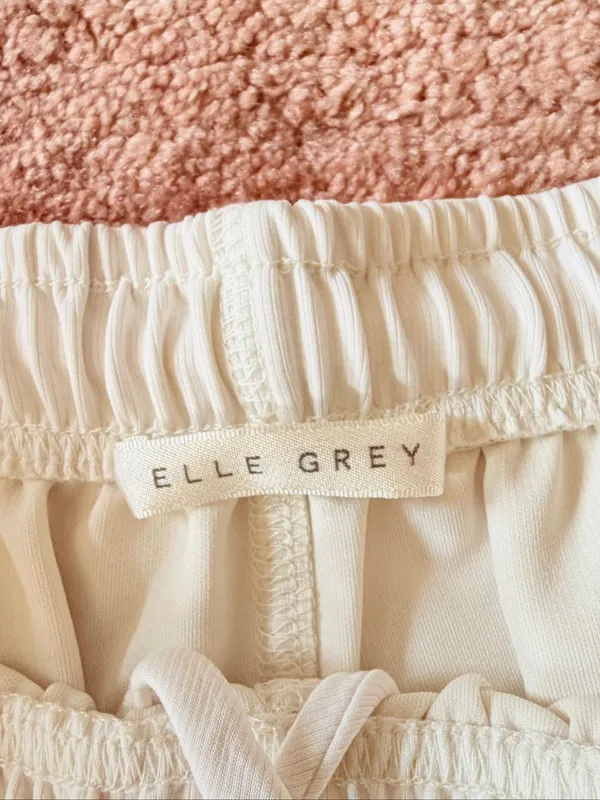 Elle Grey Ivory Knit Pull-On Shorts with Pockets Women’s Size M - Image 3