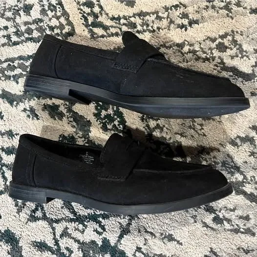 Old Navy Faux-Suede Penny Loafer Shoes Size 6 - Image 2