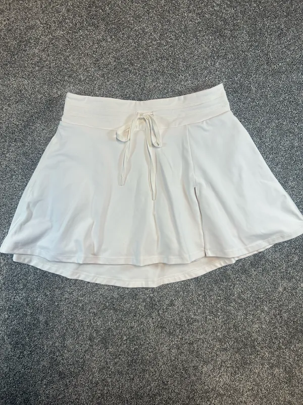 Blogilates Women’s Large White Skort Tennis Pickleball Athletic Drawstring Skirt - Image 3