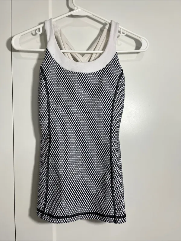 Lululemon Size 4 White Black Mish Mesh Enhearten Tank Top - Image 2