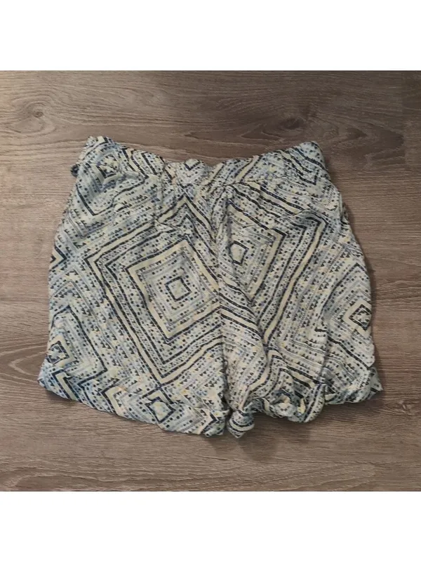 Free People Ivory Combo Rayon Cuffed Shorts Size Medium - Image 9