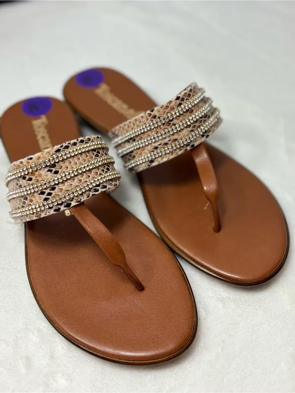 Toscanella‎ Women's Tan Beaded Thong Sandals size 8.5 - Image 3