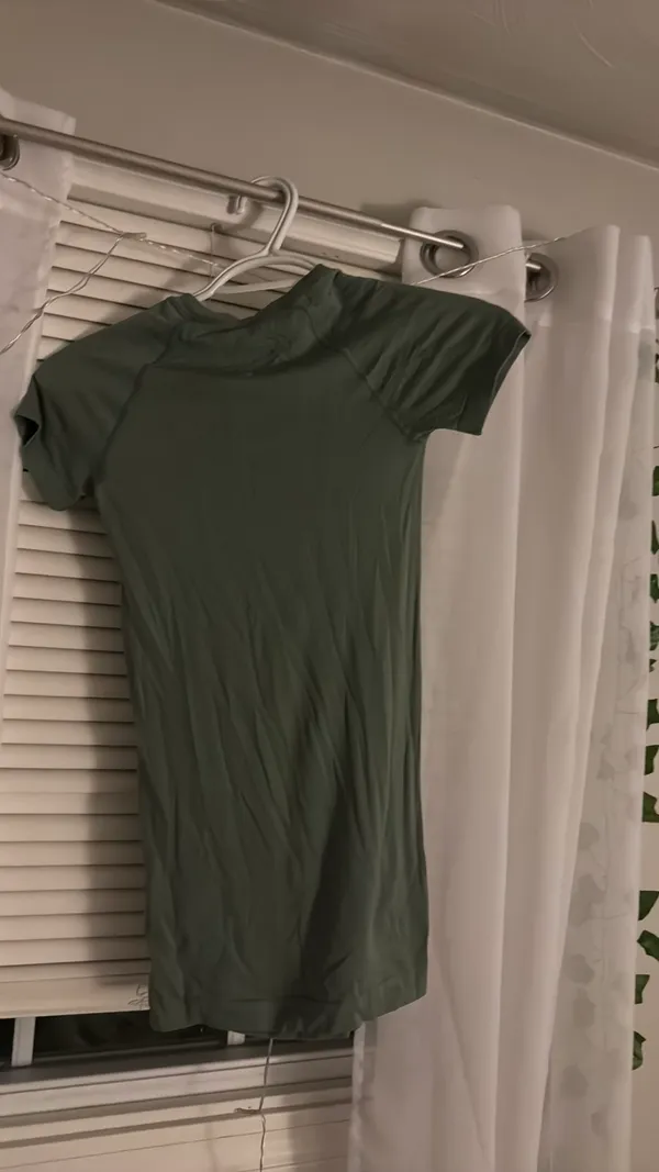 Lululemon Swiftly Tech Short Sleeve green size 0 fits a 4 - Image 4