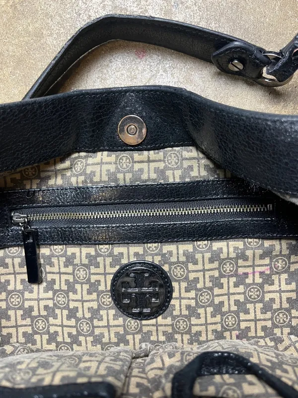 Tory Burch Cracked Leather Hobo Shoulder Bag with Gunmetal Hardware - Image 9