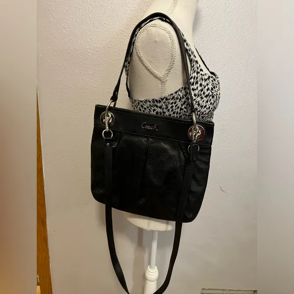 Coach Ashley Elegant Black Leather Shoulder Bag - Image 2
