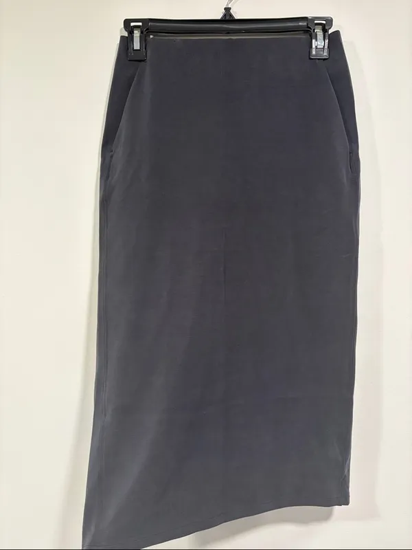 New without tags Lululemon Softstreme High-Rise Midi Skirt - Image 2