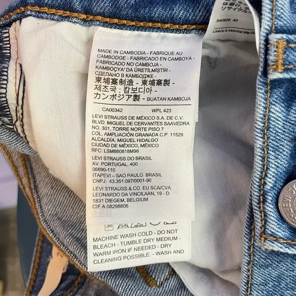 Levis Wedgie‎ Distressed Knee Jean in Blue Size 28 - Image 7