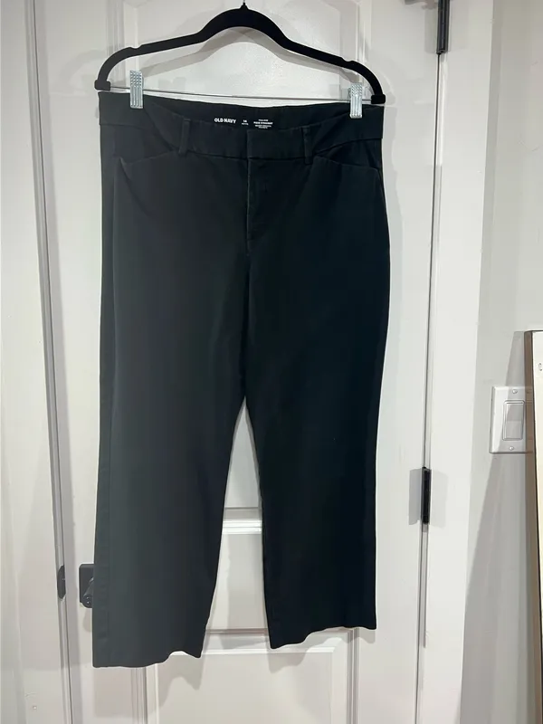 Old Navy black High Rise, pixie straight leg - Image 2