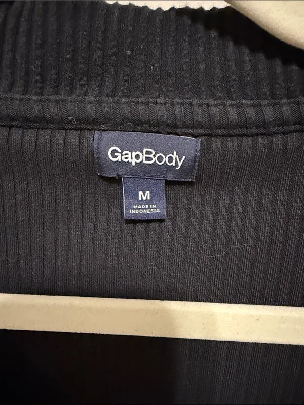 GapBody Black V-Neck Ribbed Pullover Sweater - Size Medium - Image 3