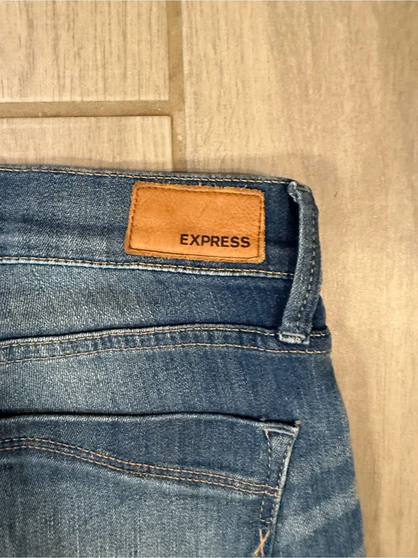 Express Women's Skinny Jeans in Blue Wash - Image 6