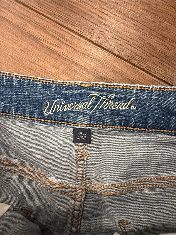 Universal Thread Women’s Distressed Blue Denim Shorts Size 10/30 - C73-014 - Image 2