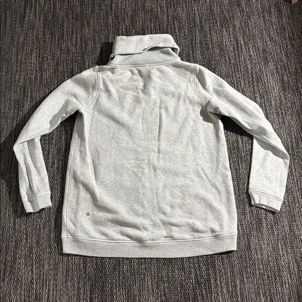 Lululemon Avenue Pullover Turtleneck Sweater Heathered Grey Cotton Fleece Size 8 - Image 2