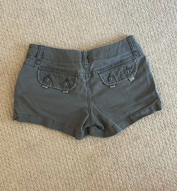 American Eagle Gray Cargo Shorts - Image 2