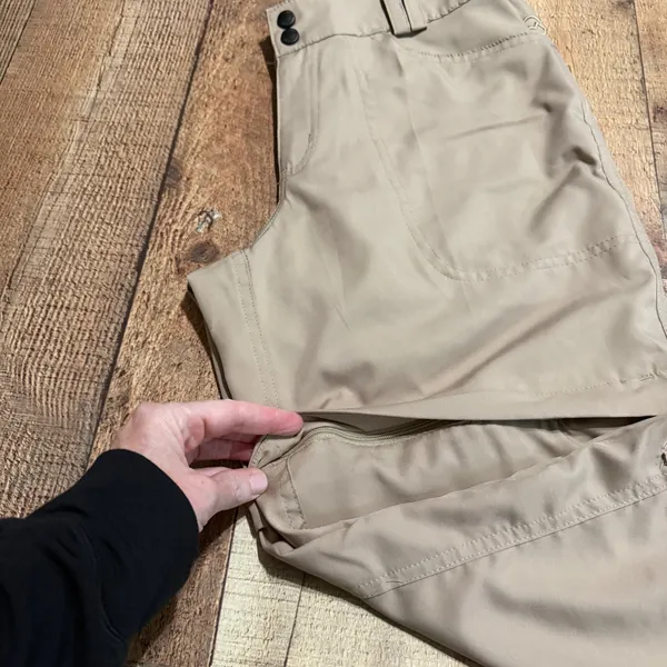 Magellan Women's Khaki Convertible Shorts Pants Sz M Outdoors Hiking Lightweight - Image 2