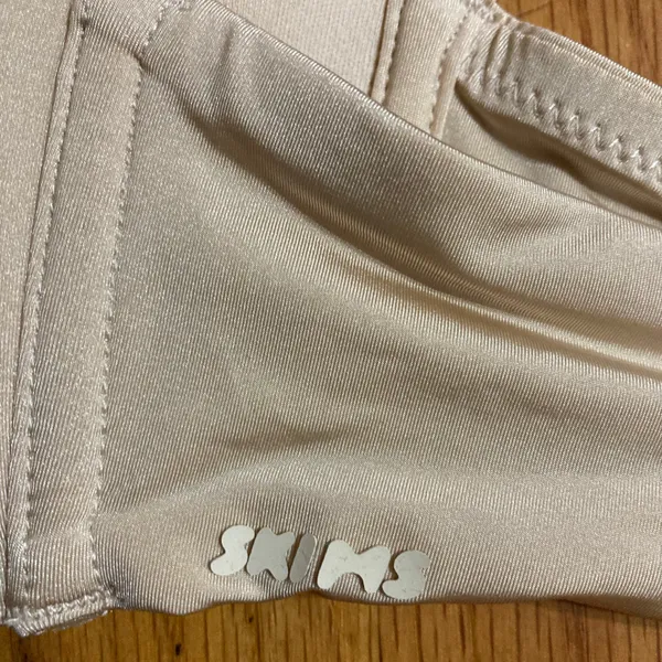 SKIMS Wireless Bra 34A - Image 3