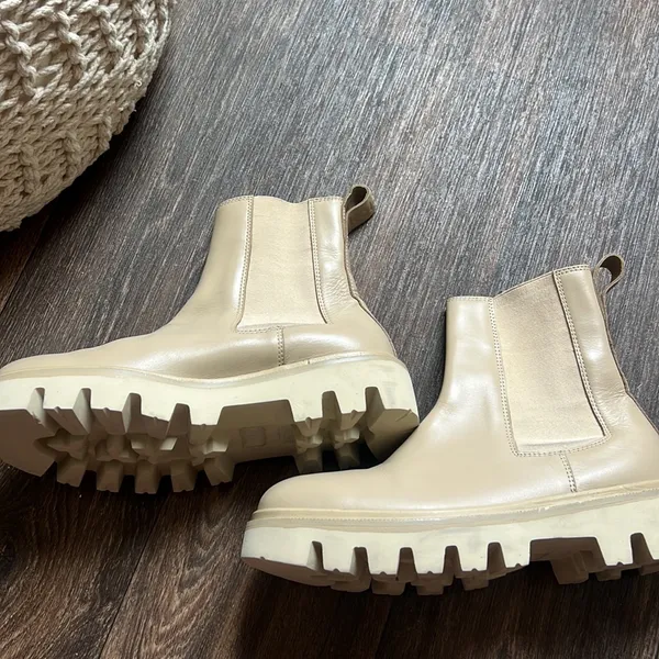Koio Chelsea Boots Size 7 - Image 4