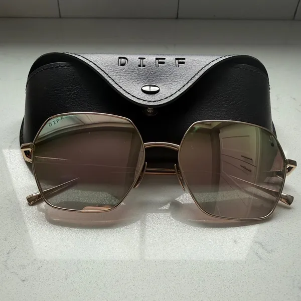 DIFF Harlowe Gold Taupe Flash Geometric Sunglasses New With Case - Image 5