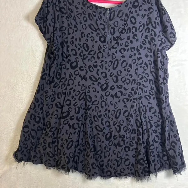 Torrid Leopard Print Babydoll Top Womens Plus Size‎ 2 2X Grey Black Frayed Hem - Image 5