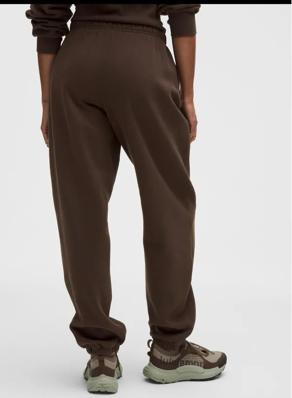 Lululemon Women’s Medium Scuba Mid-Rise Oversized Joggers in Brown - Image 2