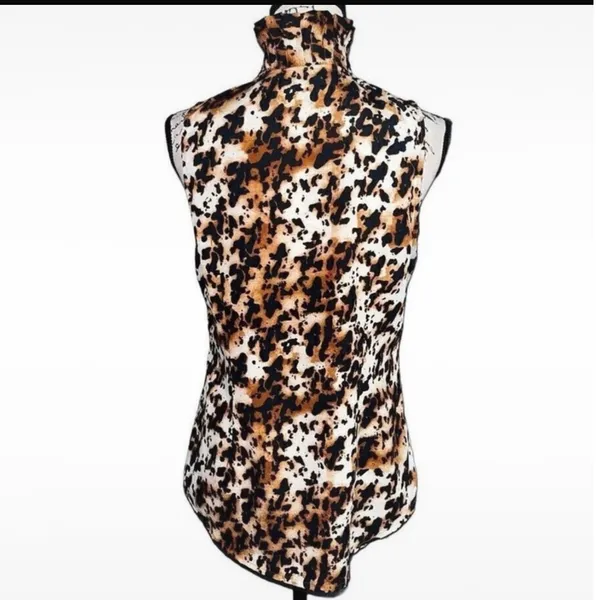 New York Company Sleeveless‎ Ruffle Collar Leopard Print Blouse Women's Medium - Image 2