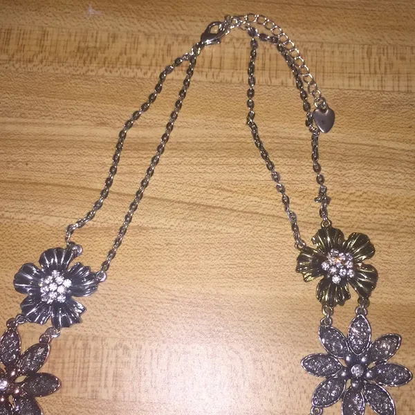 Stunning signature piece necklace. New. - Image 3