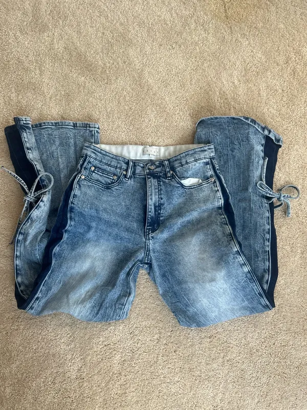 Saige high waisted jeans with bow detailing - Image 2