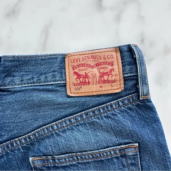 Levi’s 501 Mid-Rise Medium Wash Denim Cutoff Shorts • Sz 25 - Image 9