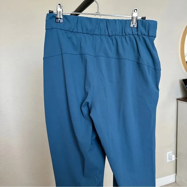 Lululemon On the Fly 7/8 Pant -‎ Size 4 either code blue or petrol blue pants - Image 9