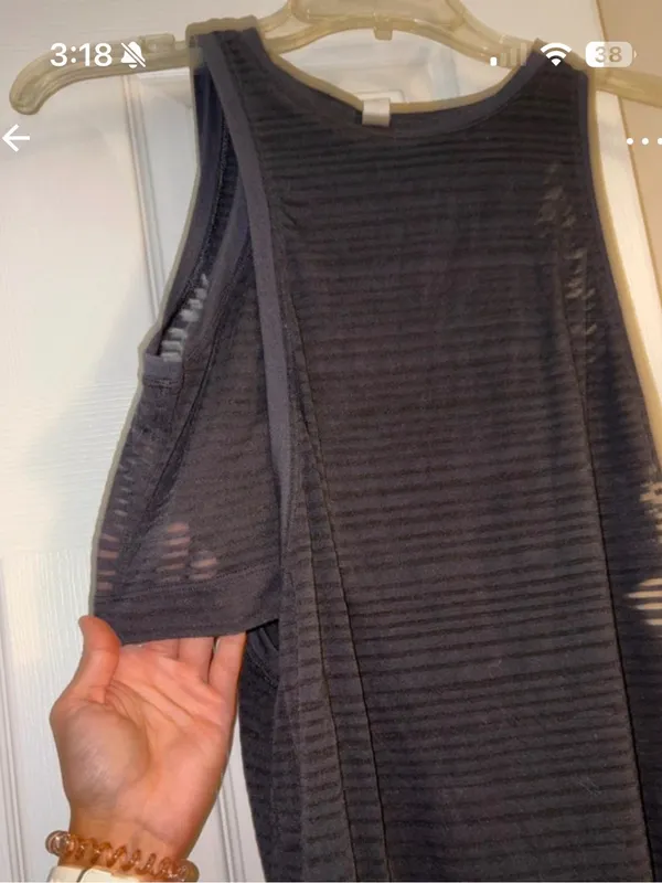 Lululemon Black Women's workout Sleeveless Tank Top - Image 4