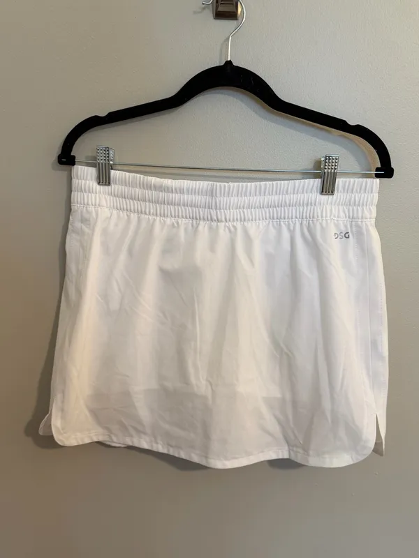 DSG White Athletic Skirt NWOT Size M - Image 2