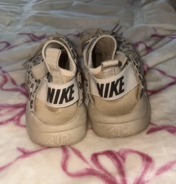 Nike Air Shoes - Image 2