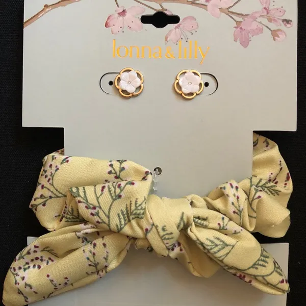 Pink flower stud earrings with matching yellow hair scrunchie - Image 2