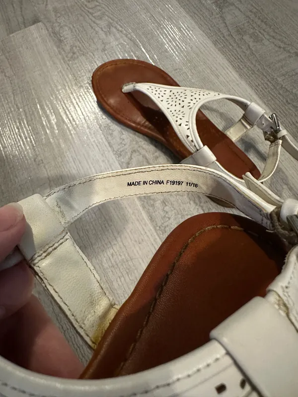 White Sandals Size 7 - Image 4