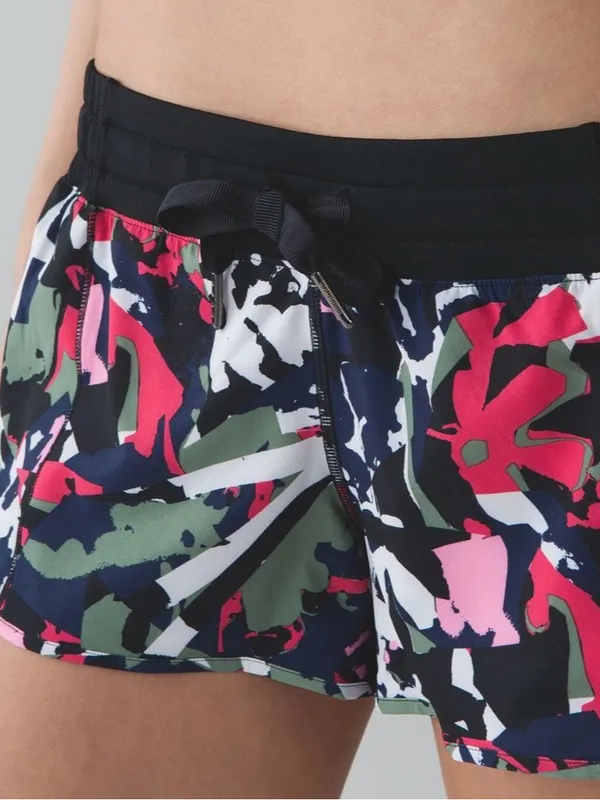 Lululemon Hotty Hot Short Activewear Gym Training Size 6 Performance Outdoor - Image 3