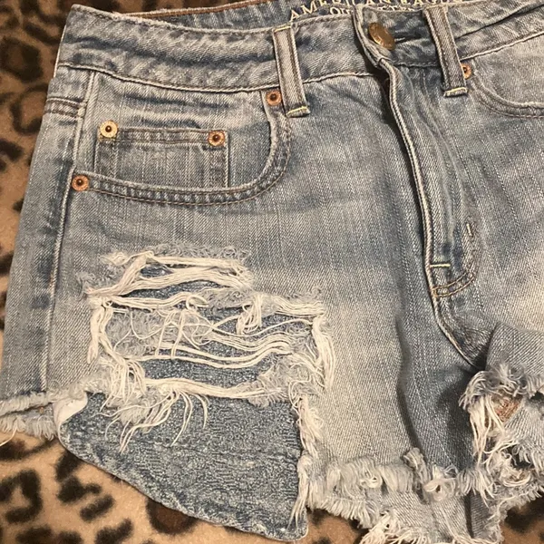 AMERICAN EAGLE Shorts Women’s Size 2 AE HI-RISE FESTIVAL Shorts Distressed - Image 2