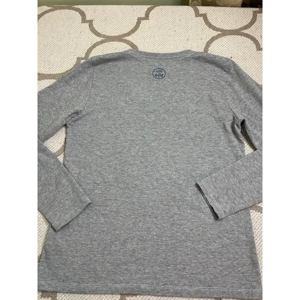 Life Is Good V-Neck Crusher Tee Winter Cabin Snowy Waterfront Shirt Size S - Image 9