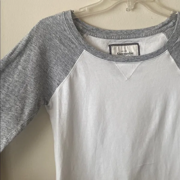 Abercrombie & Fitch 3/4” Sleeve Gray & White jersey tee size small vintage Y2K - Image 3