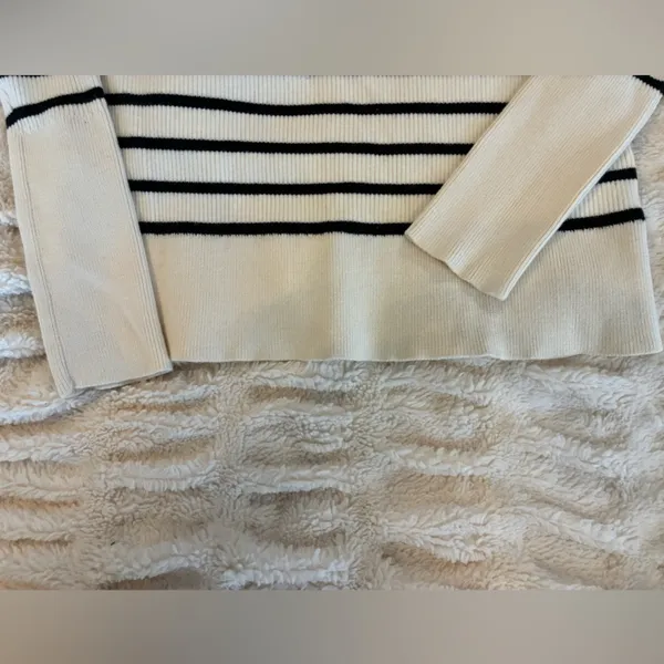 Ralph Lauren Cream Textured Sweater with Blue Stripes Size XS - Image 5