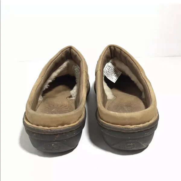 Ugg 3084 suede Sherpa clogs size 6 tan and purple - Image 5